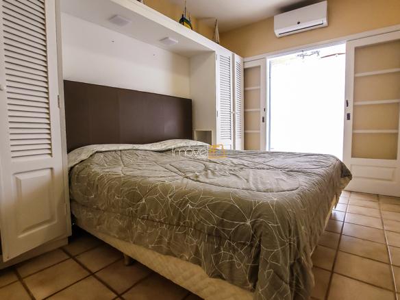 Casa Pé na Areia em Ubatuba para Aluguel de Temporada no Condomínio Salga Lagoinha com 5 quartos e 380m²