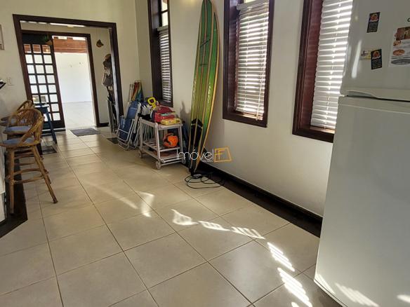 Casa Pé na Areia à Venda em Ubatuba no Condomínio Salga Lagoinha com 3 quartos e 380m²