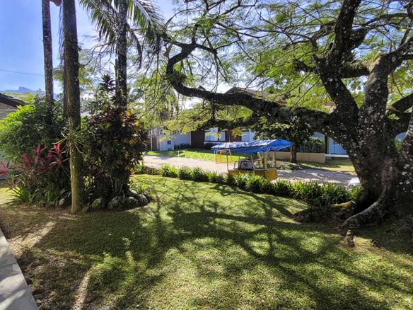 Casa Pé na Areia à Venda em Ubatuba no Condomínio Salga Lagoinha com 3 quartos e 380m²