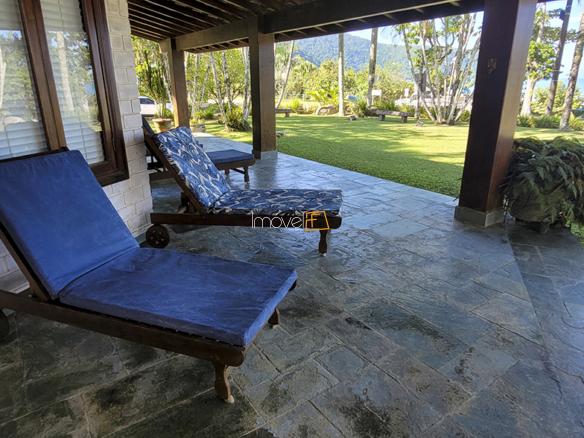 Casa Pé na Areia à Venda em Ubatuba no Condomínio Salga Lagoinha com 3 quartos e 380m²