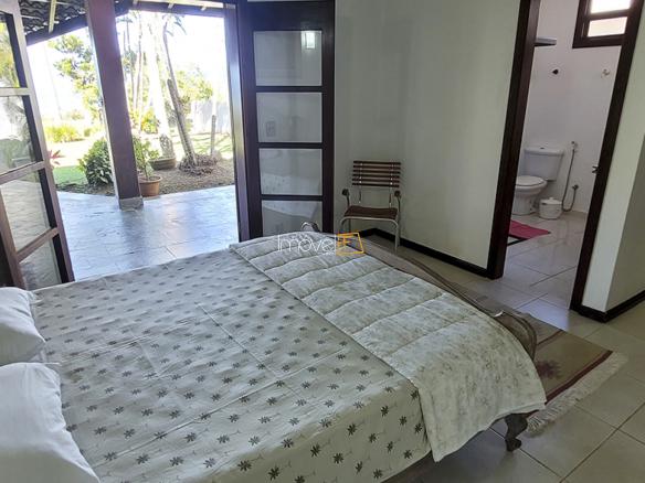 Casa Pé na Areia à Venda em Ubatuba no Condomínio Salga Lagoinha com 3 quartos e 380m²