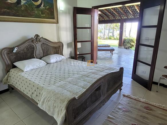 Casa Pé na Areia à Venda em Ubatuba no Condomínio Salga Lagoinha com 3 quartos e 380m²