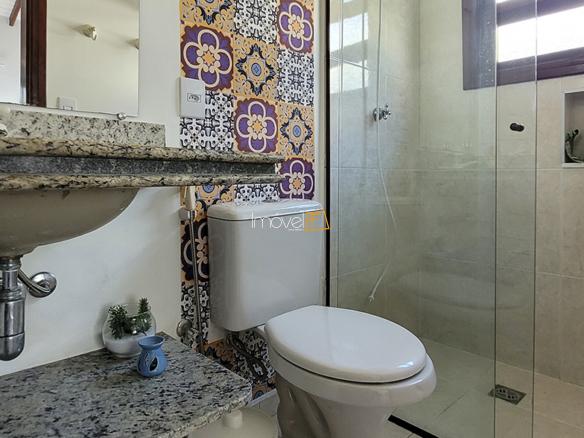 Casa Pé na Areia à Venda em Ubatuba no Condomínio Salga Lagoinha com 3 quartos e 380m²