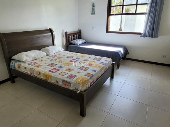 Casa Pé na Areia à Venda em Ubatuba no Condomínio Salga Lagoinha com 3 quartos e 380m²