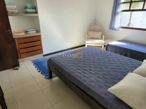 Casa Pé na Areia à Venda em Ubatuba no Condomínio Salga Lagoinha com 3 quartos e 380m²