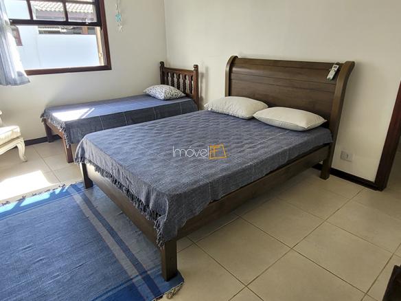 Casa Pé na Areia à Venda em Ubatuba no Condomínio Salga Lagoinha com 3 quartos e 380m²