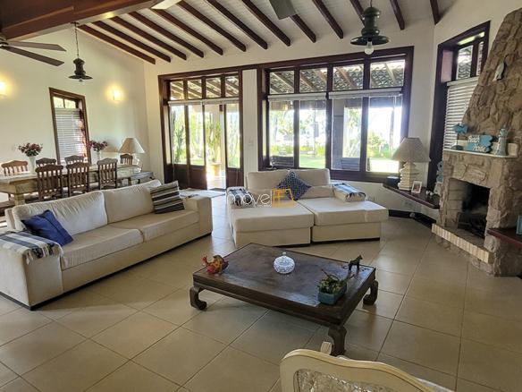 Casa Pé na Areia à Venda em Ubatuba no Condomínio Salga Lagoinha com 3 quartos e 380m²
