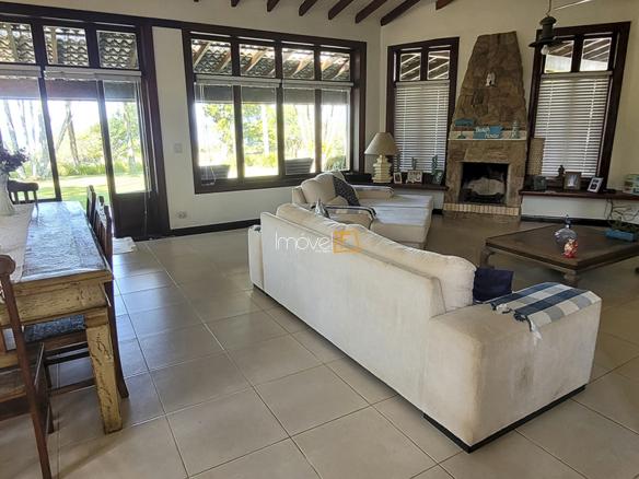 Casa Pé na Areia à Venda em Ubatuba no Condomínio Salga Lagoinha com 3 quartos e 380m²