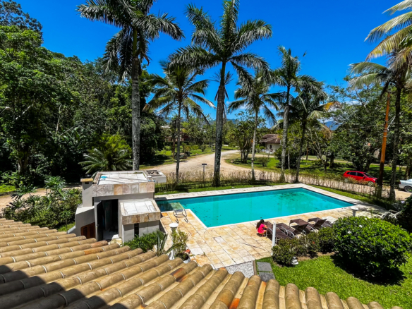 Casa à Venda em Ubatuba no Condomínio Recanto da Lagoinha com 5 quartos e 335m²