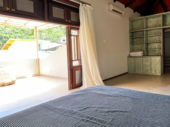 Casa à Venda em Ubatuba no Condomínio Recanto da Lagoinha com 5 quartos e 335m²
