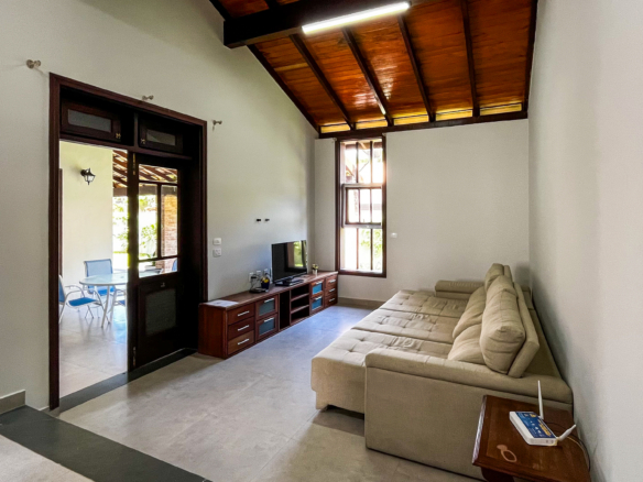 Casa à Venda em Ubatuba no Condomínio Recanto da Lagoinha com 5 quartos e 335m²