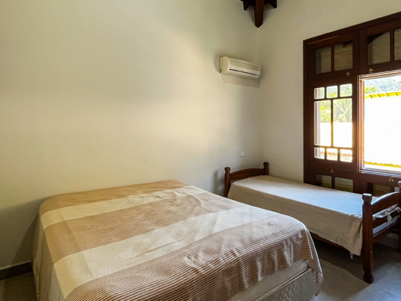 Casa à Venda em Ubatuba no Condomínio Recanto da Lagoinha com 5 quartos e 335m²