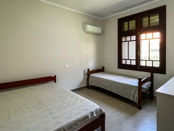 Casa à Venda em Ubatuba no Condomínio Recanto da Lagoinha com 5 quartos e 335m²