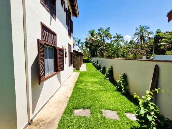 Casa à Venda em Ubatuba no Condomínio Recanto da Lagoinha com 5 quartos e 335m²