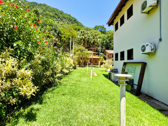 Casa à Venda em Ubatuba no Condomínio Recanto da Lagoinha com 5 quartos e 335m²