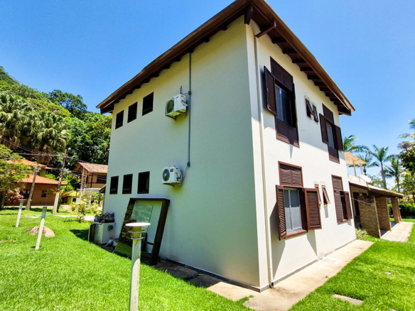 Casa à Venda em Ubatuba no Condomínio Recanto da Lagoinha com 5 quartos e 335m²