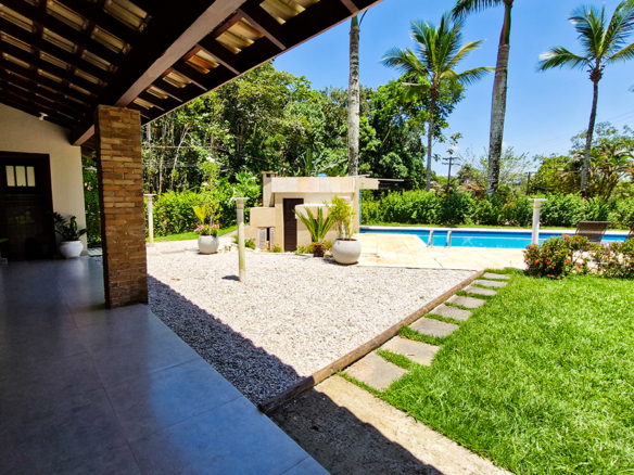 Casa à Venda em Ubatuba no Condomínio Recanto da Lagoinha com 5 quartos e 335m²