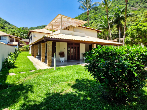 Casa à Venda em Ubatuba no Condomínio Recanto da Lagoinha com 5 quartos e 335m²