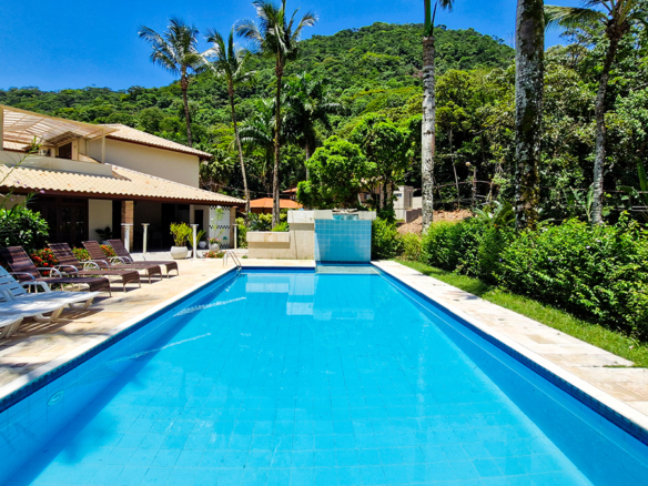 Casa à Venda em Ubatuba no Condomínio Recanto da Lagoinha com 5 quartos e 335m²