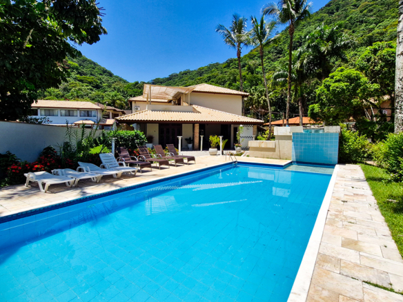 Casa à Venda em Ubatuba no Condomínio Recanto da Lagoinha com 5 quartos e 335m²