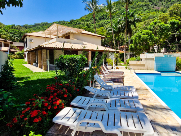 Casa à Venda em Ubatuba no Condomínio Recanto da Lagoinha com 5 quartos e 335m²