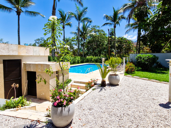 Casa à Venda em Ubatuba no Condomínio Recanto da Lagoinha com 5 quartos e 335m²