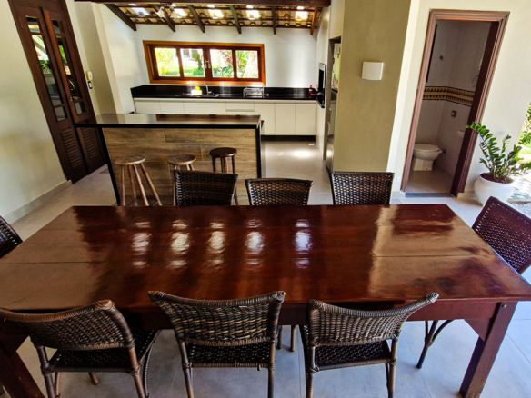 Casa à Venda em Ubatuba no Condomínio Recanto da Lagoinha com 5 quartos e 335m²