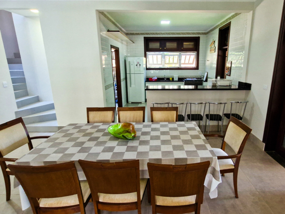 Casa à Venda em Ubatuba no Condomínio Recanto da Lagoinha com 5 quartos e 335m²