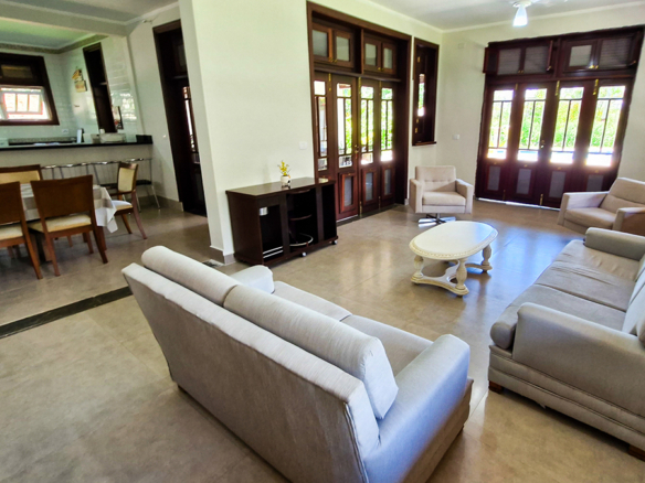Casa à Venda em Ubatuba no Condomínio Recanto da Lagoinha com 5 quartos e 335m²