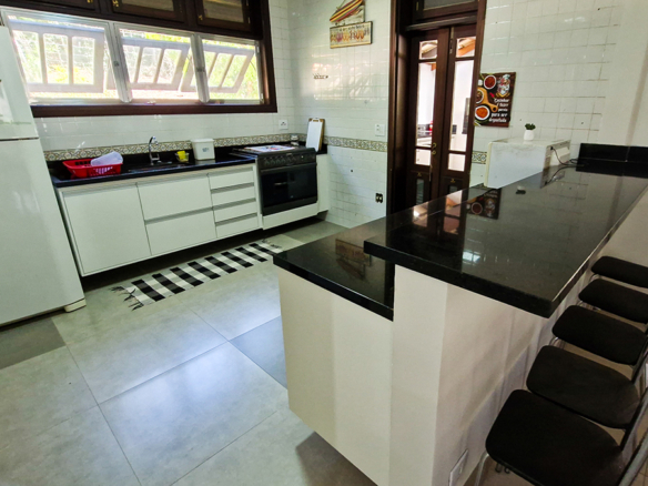 Casa à Venda em Ubatuba no Condomínio Recanto da Lagoinha com 5 quartos e 335m²