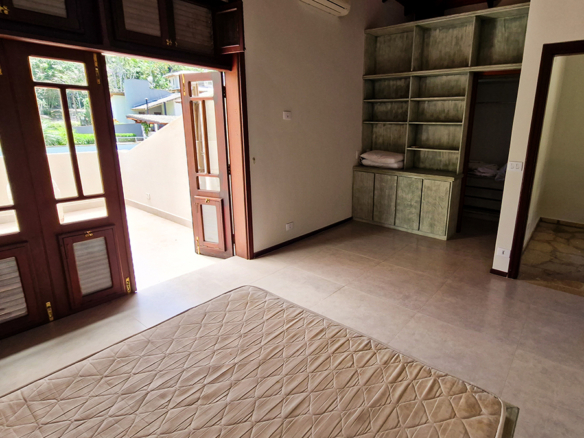 Casa à Venda em Ubatuba no Condomínio Recanto da Lagoinha com 5 quartos e 335m²