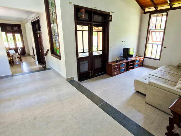 Casa à Venda em Ubatuba no Condomínio Recanto da Lagoinha com 5 quartos e 335m²