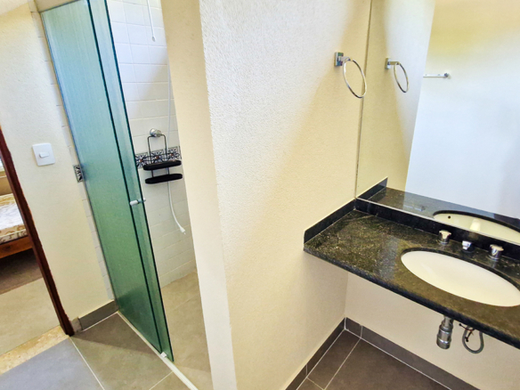 Casa à Venda em Ubatuba no Condomínio Recanto da Lagoinha com 5 quartos e 335m²