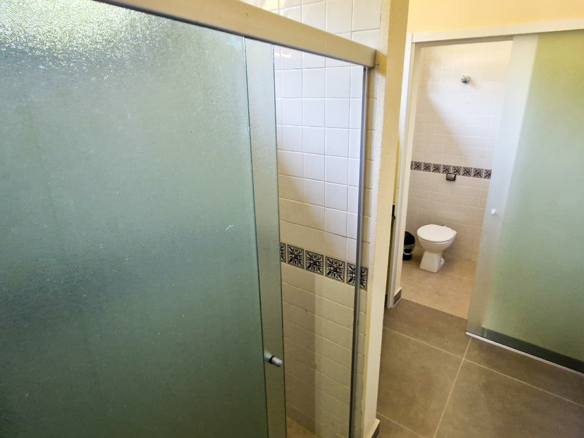 Casa à Venda em Ubatuba no Condomínio Recanto da Lagoinha com 5 quartos e 335m²