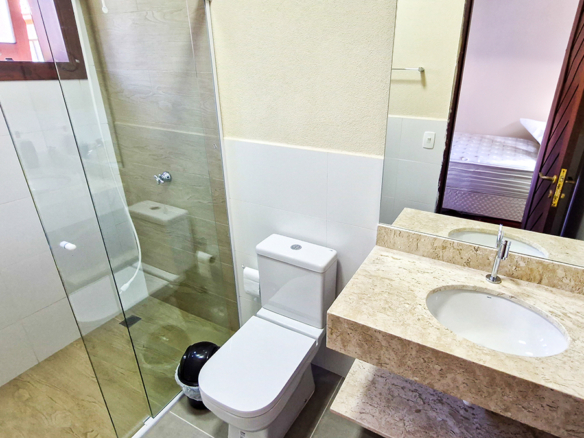 Casa à Venda em Ubatuba no Condomínio Recanto da Lagoinha com 5 quartos e 335m²