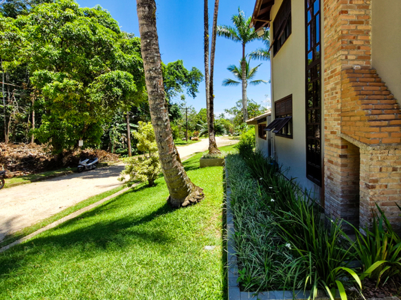 Casa à Venda em Ubatuba no Condomínio Recanto da Lagoinha com 5 quartos e 335m²