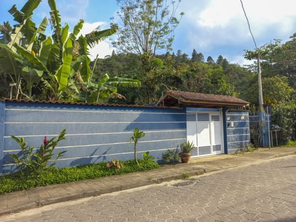 Casa para Venda e locação com 6 quartos na Praia da Tabatinga