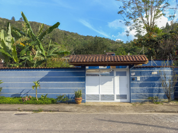 Casa para Venda e locação com 6 quartos na Praia da Tabatinga