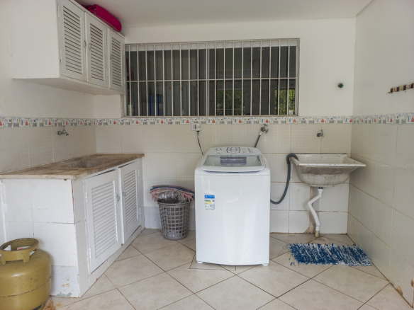 Casa para Venda e locação com 6 quartos na Praia da Tabatinga
