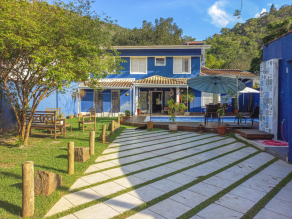 Casa para Venda e locação com 6 quartos na Praia da Tabatinga