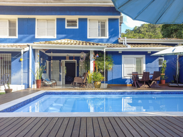 Casa para Venda e locação com 6 quartos na Praia da Tabatinga