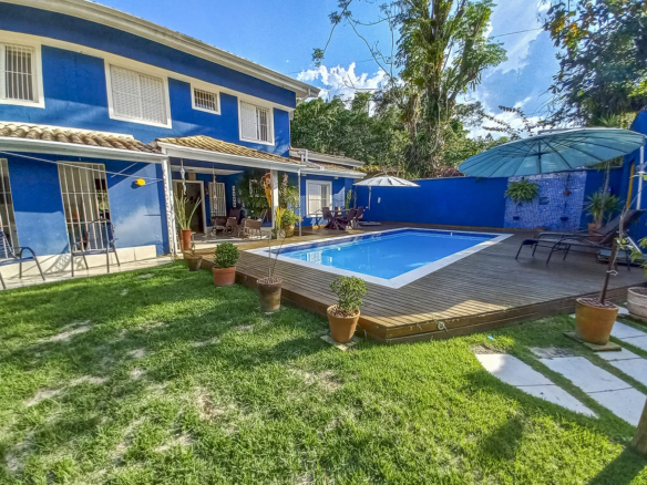 Casa para Venda e locação com 6 quartos na Praia da Tabatinga