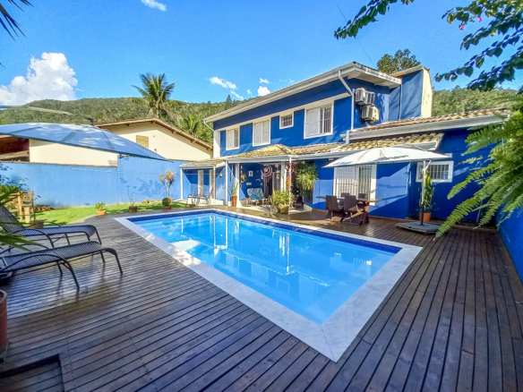 Casa para Venda e locação com 6 quartos na Praia da Tabatinga