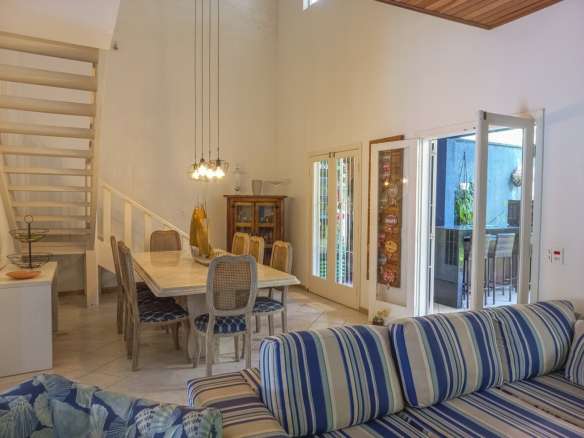 Casa para Venda e locação com 6 quartos na Praia da Tabatinga