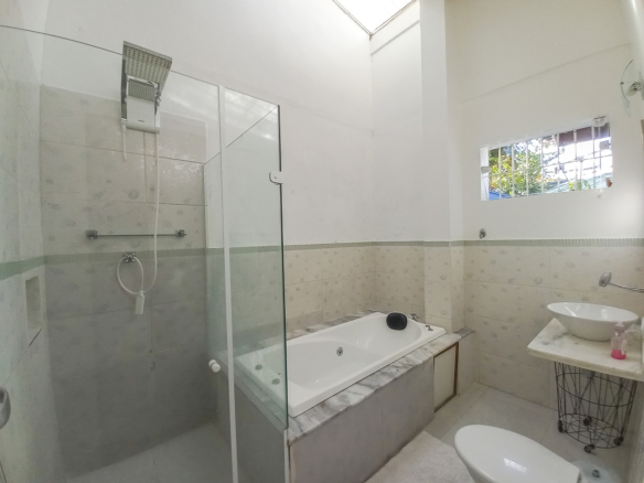 Casa para Venda e locação com 6 quartos na Praia da Tabatinga