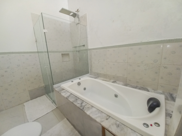 Casa para Venda e locação com 6 quartos na Praia da Tabatinga