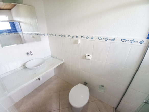 Casa para Venda e locação com 6 quartos na Praia da Tabatinga