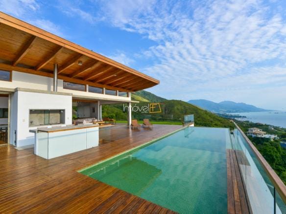 Casa no Condomínio Arrozal com 05 suítes, Siriúba em Ilhabela com 636m²