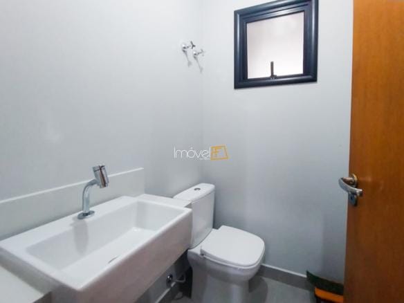 Casa à Venda em Ubatuba no Condomínio Salga Lagoinha com 4 suítes e 260m²