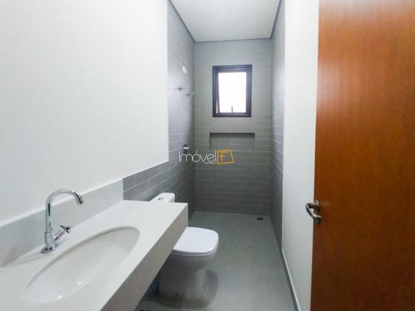 Casa à Venda em Ubatuba no Condomínio Salga Lagoinha com 4 suítes e 260m²